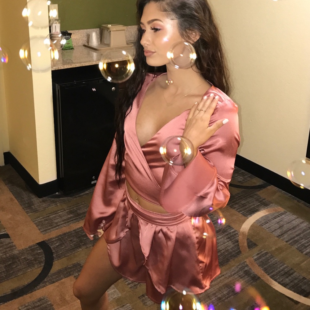 COPY - Pink satin flowy matching set (FashionNova)